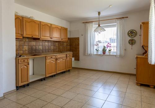 Großzügiges Zweifamilienhaus mit Ausbaureserve auf sonnigem Traumgrundstück in Großaitingen