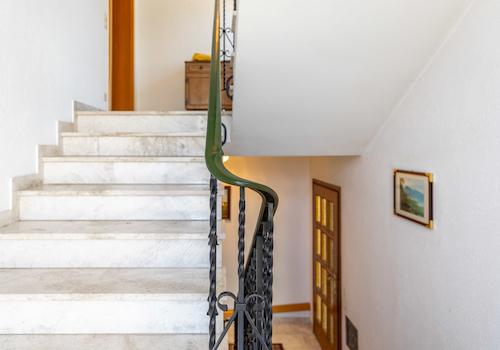 Großzügiges Zweifamilienhaus mit Ausbaureserve auf sonnigem Traumgrundstück in Großaitingen