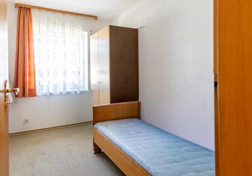 Großzügiges Zweifamilienhaus mit Ausbaureserve auf sonnigem Traumgrundstück in Großaitingen