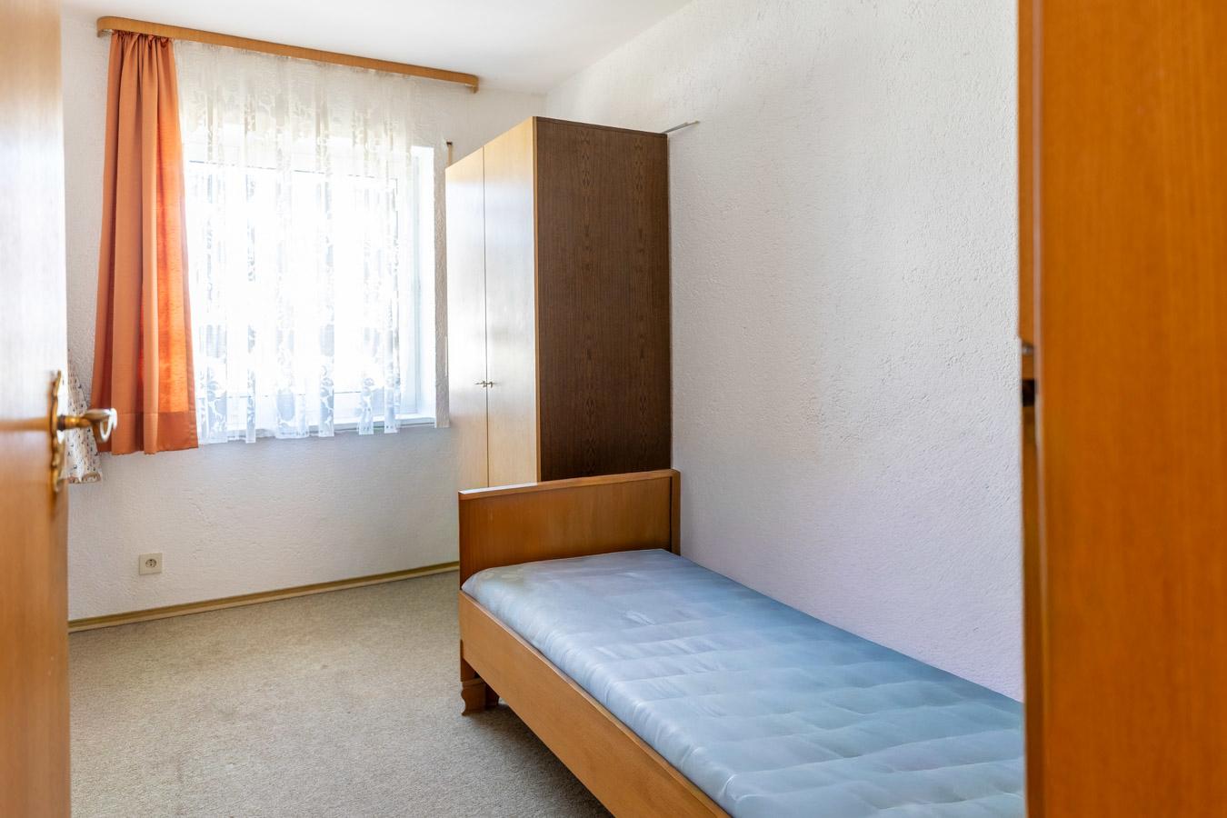 Großzügiges Zweifamilienhaus mit Ausbaureserve auf sonnigem Traumgrundstück in Großaitingen