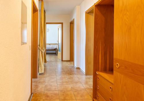 Großzügiges Zweifamilienhaus mit Ausbaureserve auf sonnigem Traumgrundstück in Großaitingen