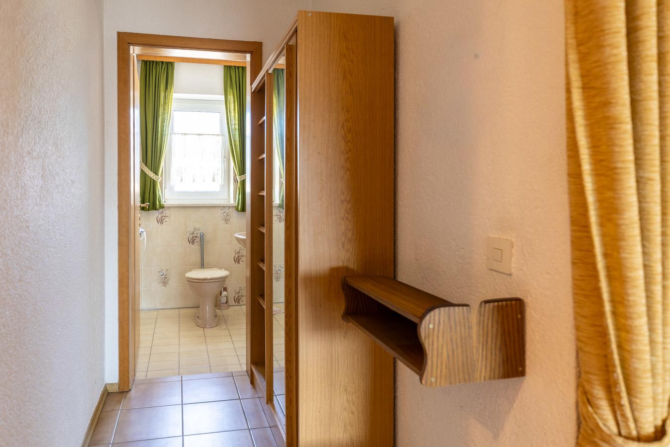 Großzügiges Zweifamilienhaus mit Ausbaureserve auf sonnigem Traumgrundstück in Großaitingen