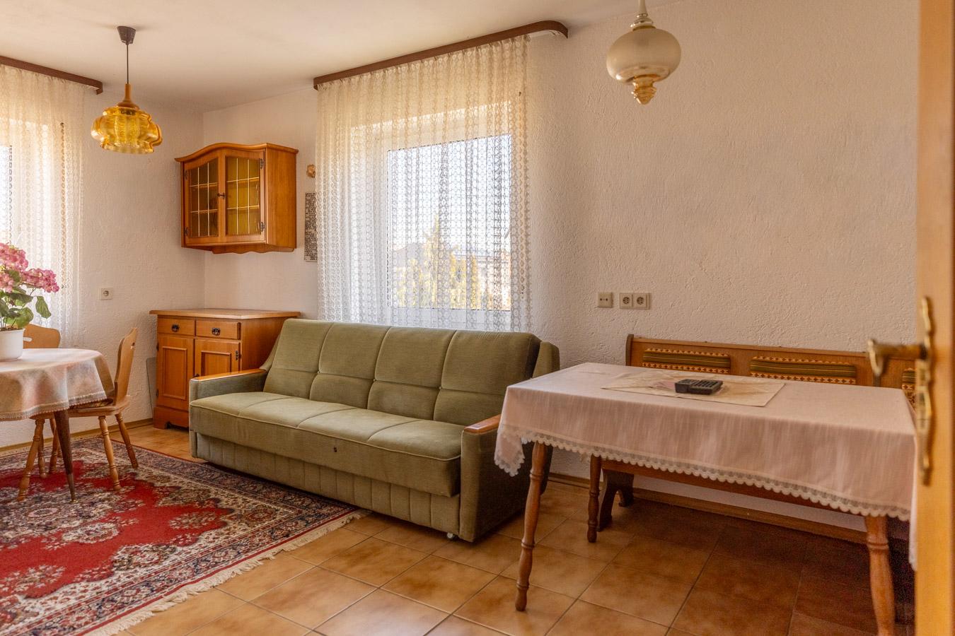 Großzügiges Zweifamilienhaus mit Ausbaureserve auf sonnigem Traumgrundstück in Großaitingen