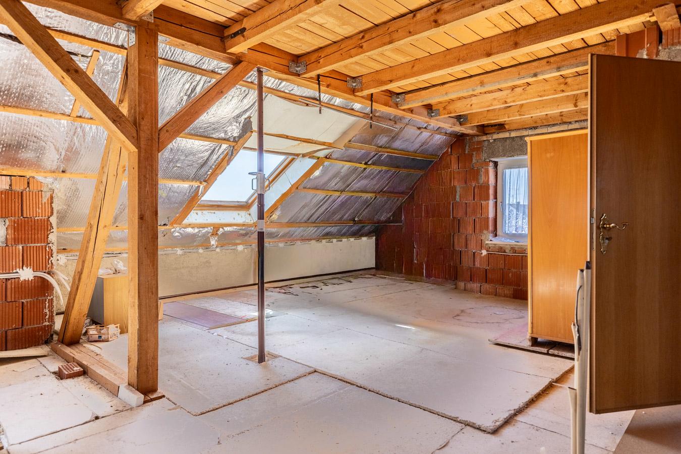 Großzügiges Zweifamilienhaus mit Ausbaureserve auf sonnigem Traumgrundstück in Großaitingen