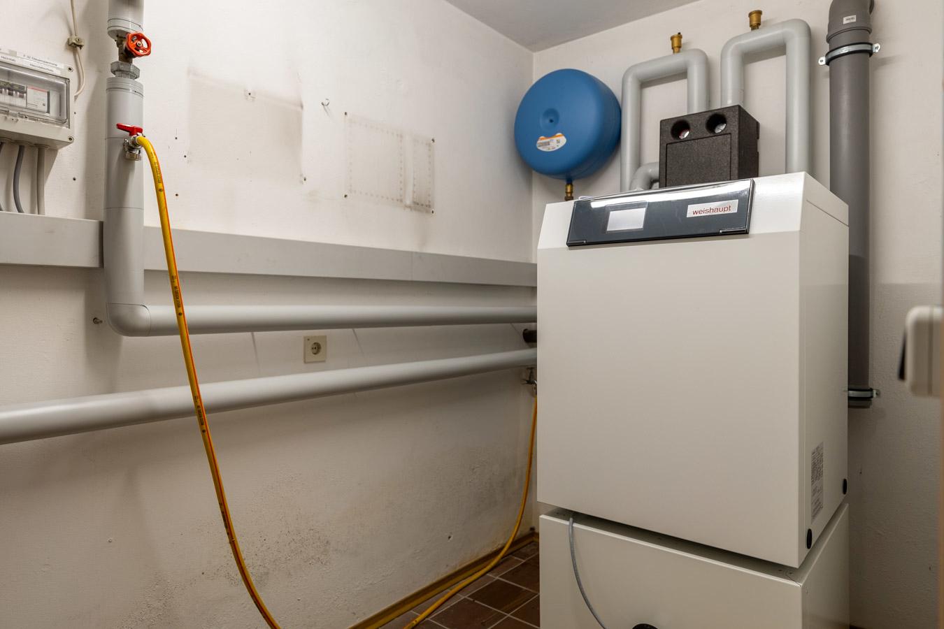 Großzügiges Zweifamilienhaus mit Ausbaureserve auf sonnigem Traumgrundstück in Großaitingen