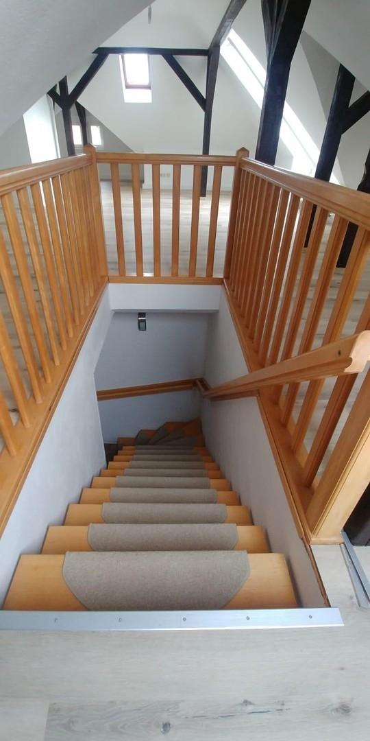 Innentreppe zur Wohnung