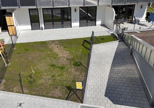 Blick auf den eigenen Südwestgarten