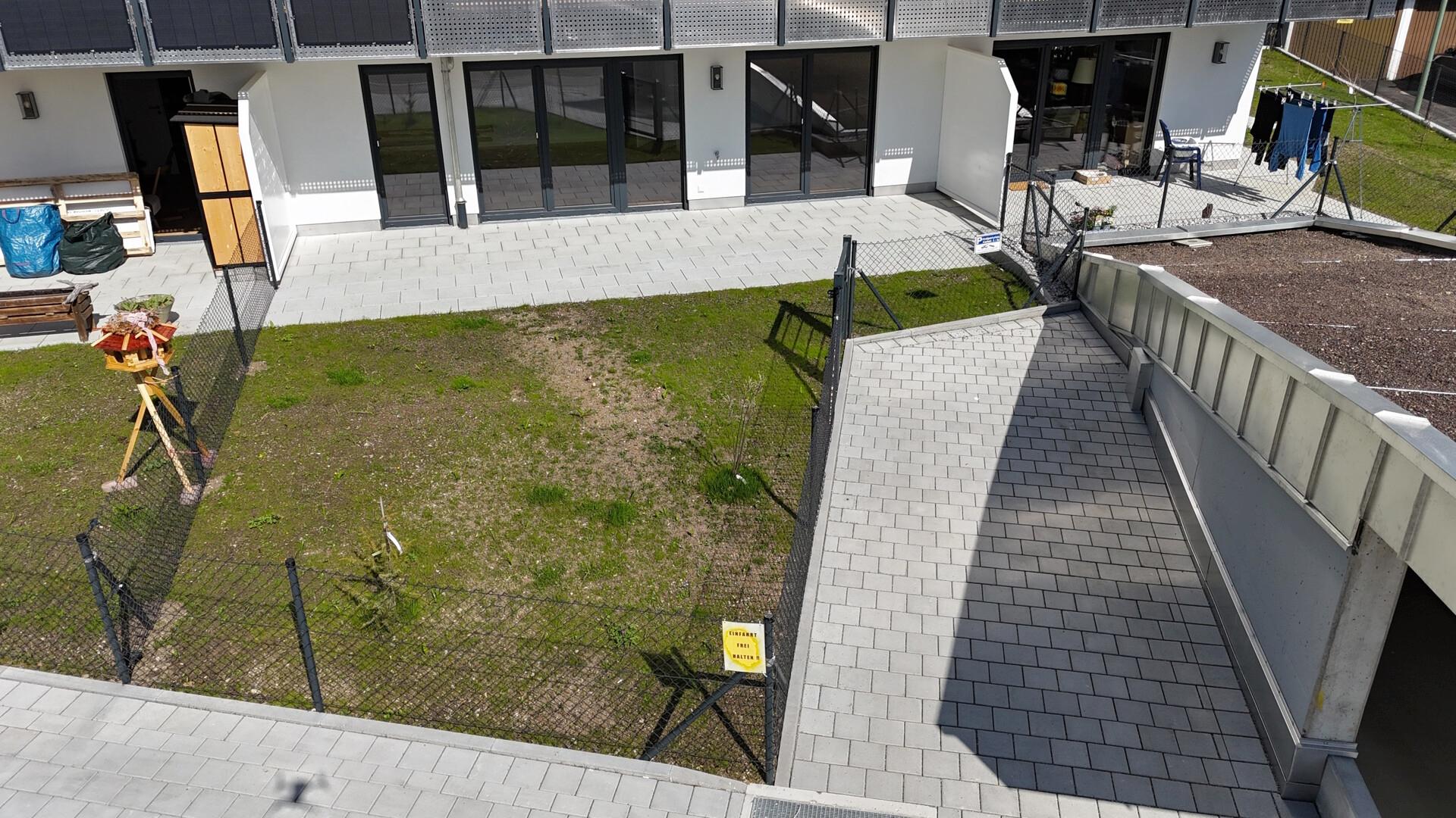 Blick auf den eigenen Südwestgarten