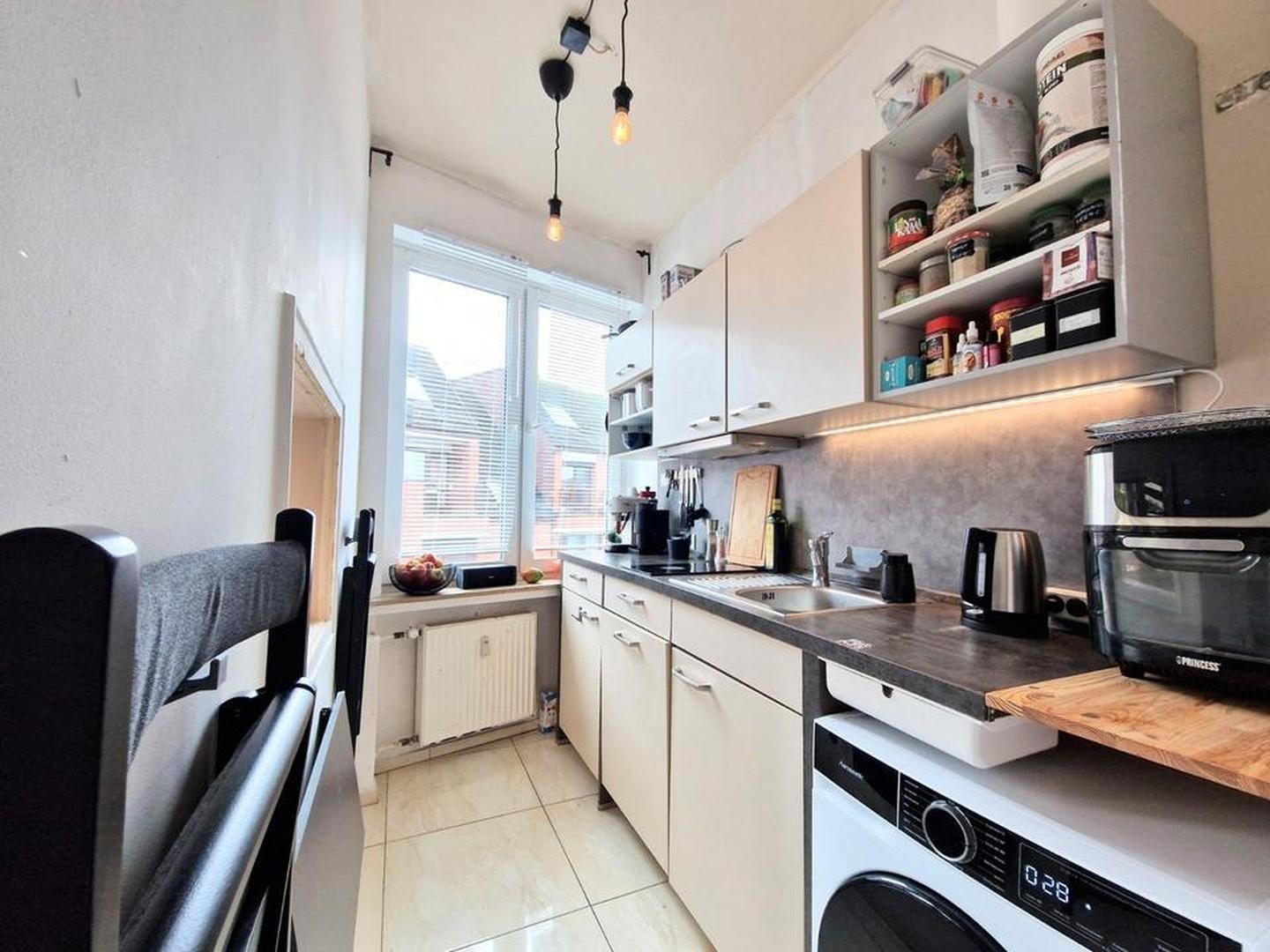 Küche mit Durchreiche