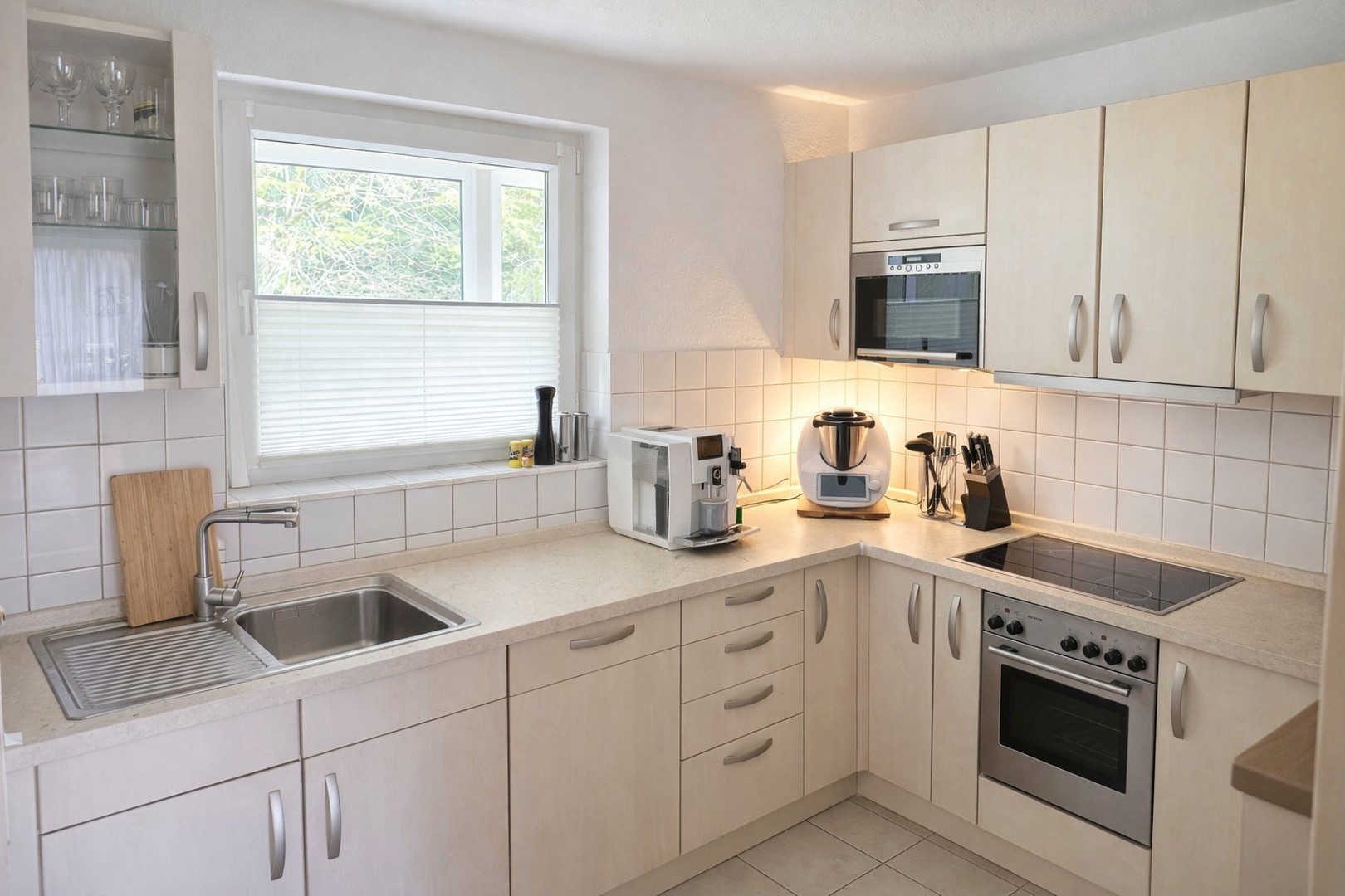 OG Gepflegte Einbauküche