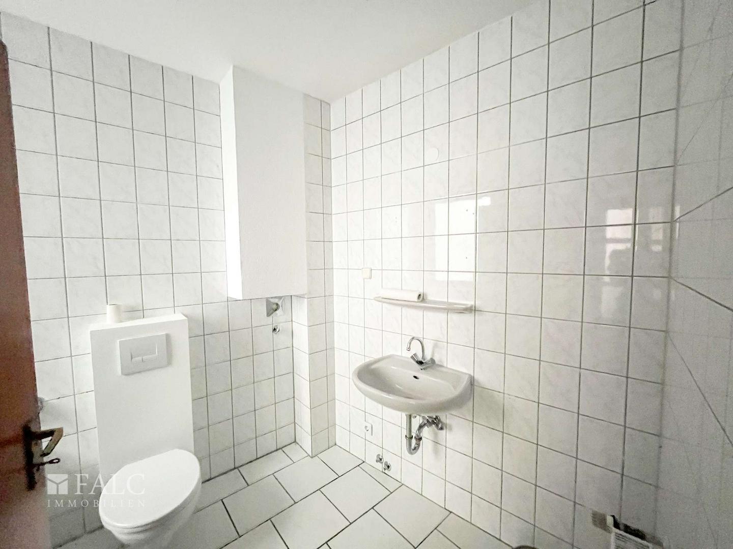 Hinterhofgebäude Erdgeschoss Badezimmer