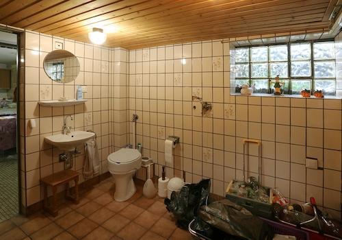 UG Hausanschlüsse  und  WC