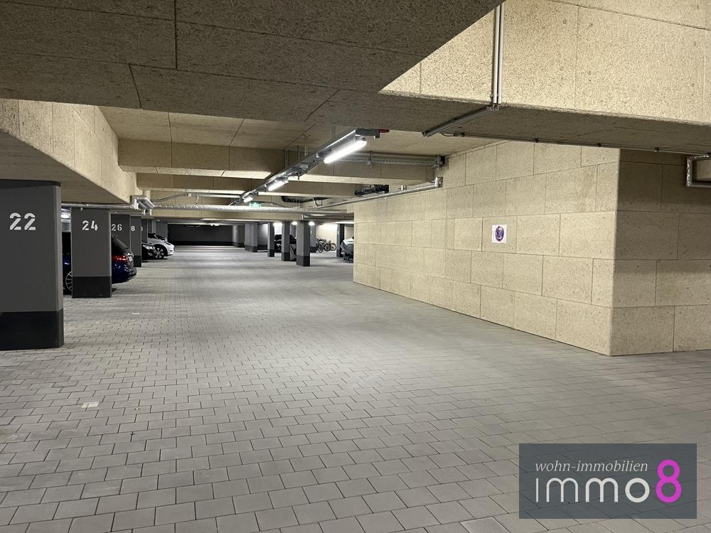 geräumige Tiefgarage