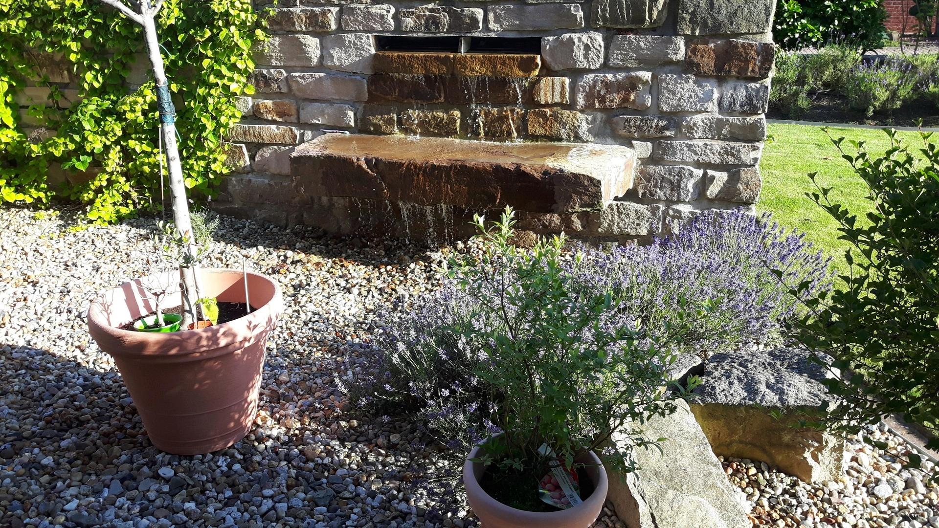 Brunnen an der Terrasse