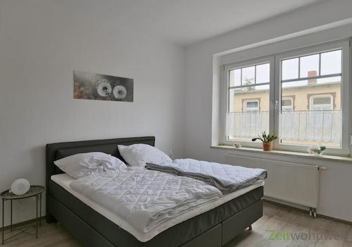 Doppelbett im Schlafzimmer