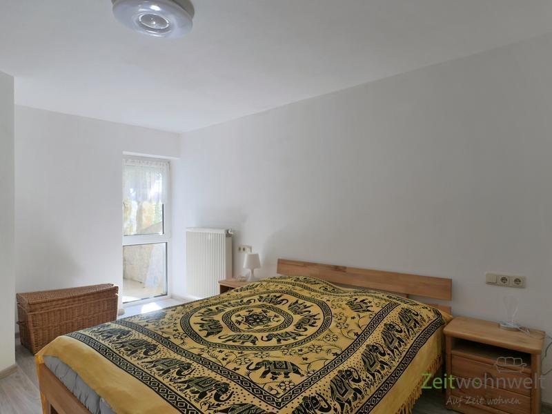 Blick zum Seitenfenster