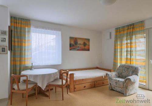 Esstsich, Bett und Sessel