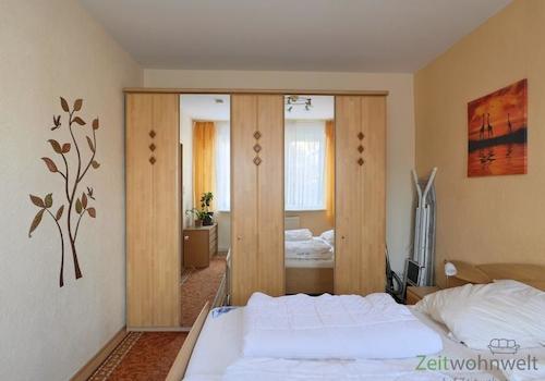 verspiegelter Kleiderschrank