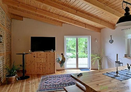 TV neben dem Terrassenausgang