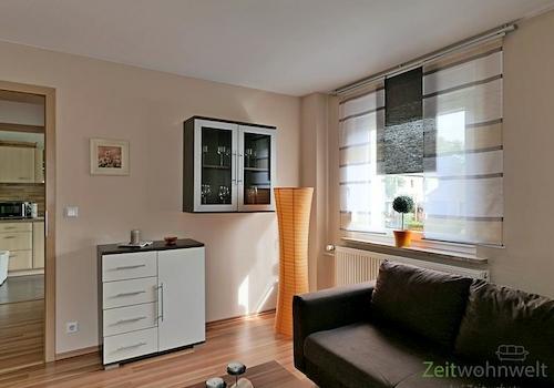 Wandschrank und Sideboard