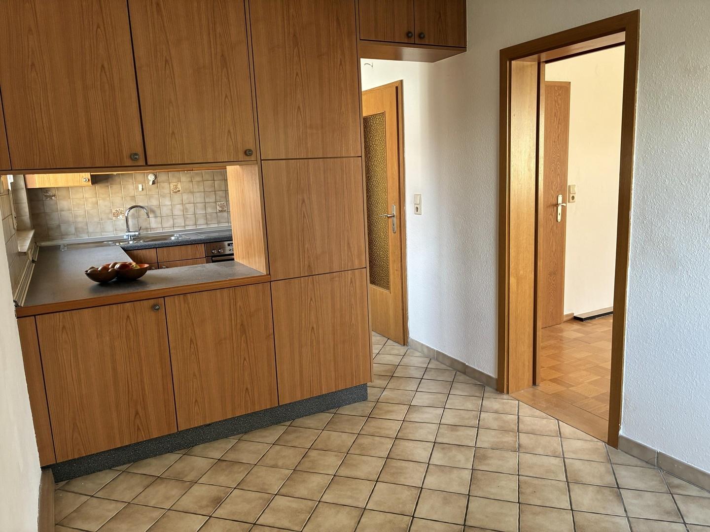 Durchreiche Küche–Essbereich