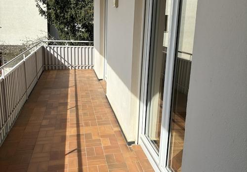 Balkon mit viele Sonne