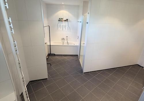 Hauptbadezimmer/Wäsche