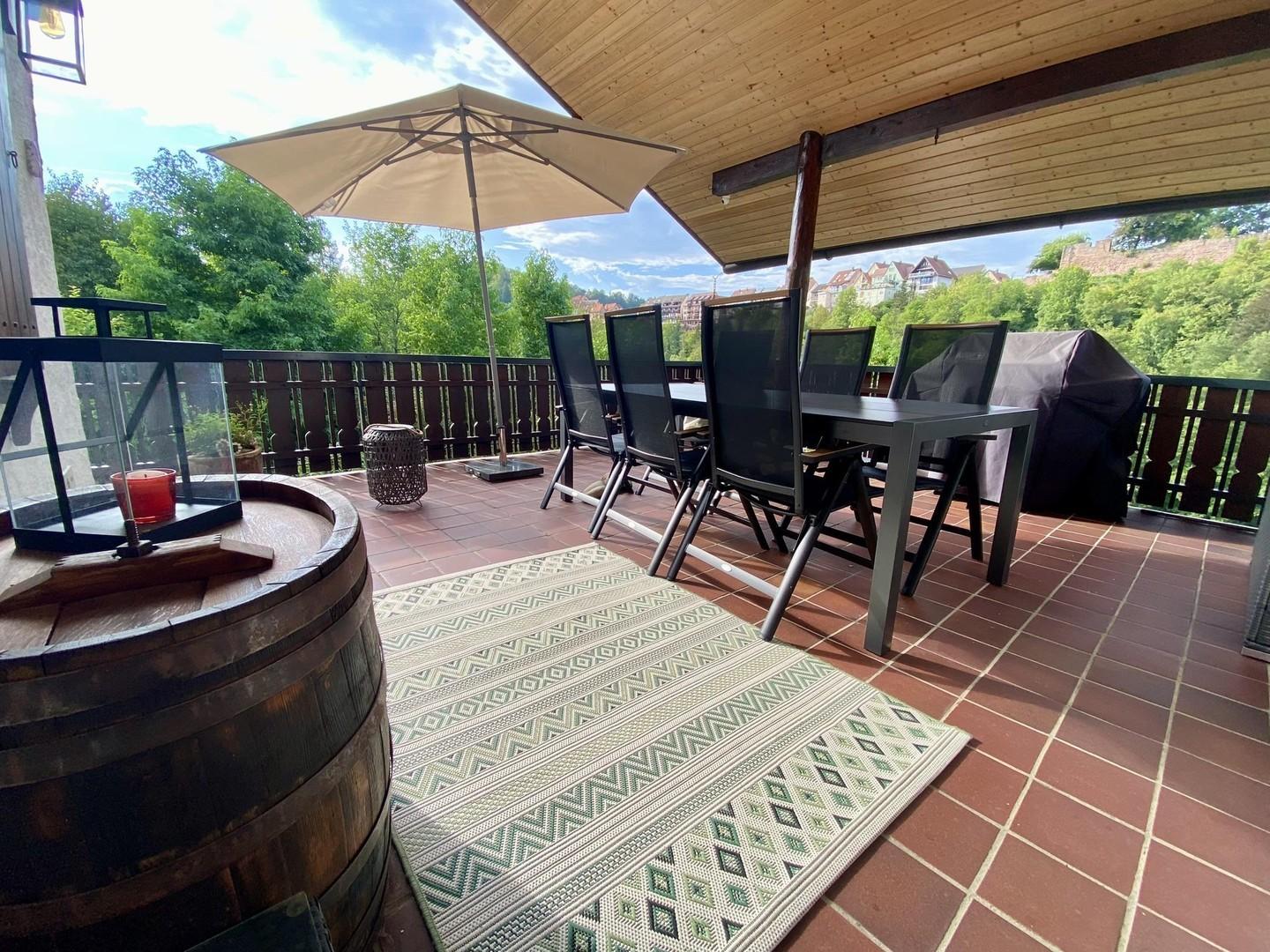 überdachte Terrasse EG