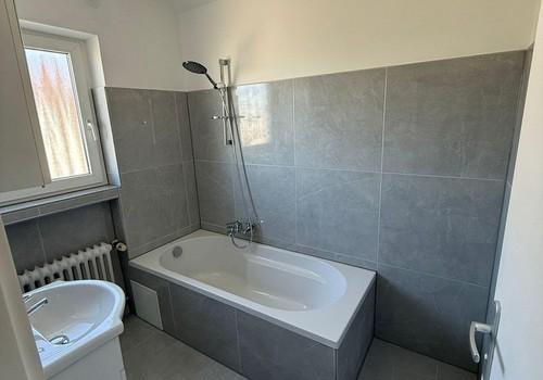 Badezimmer mit Badewanne