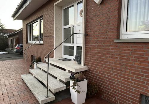 Hauseingang EG re/DG li/DG re