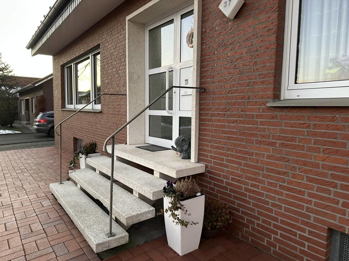 Hauseingang EG re/DG li/DG re