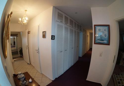 EG Einbauschrank im Flur