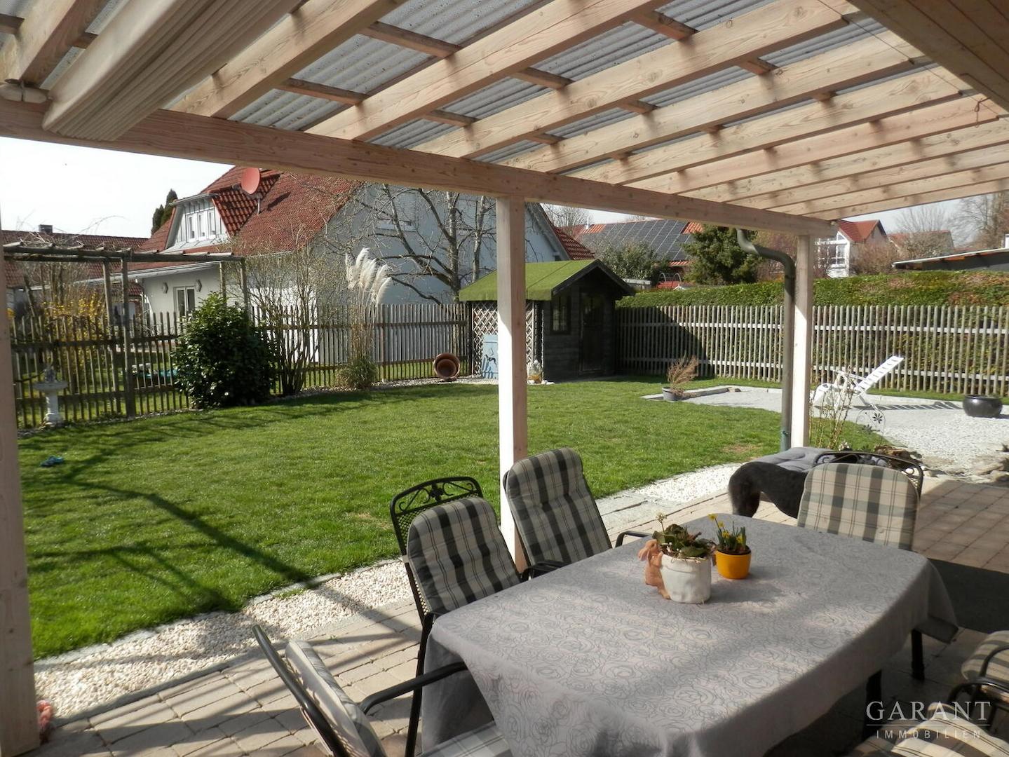 Freisitz mit Überdachung