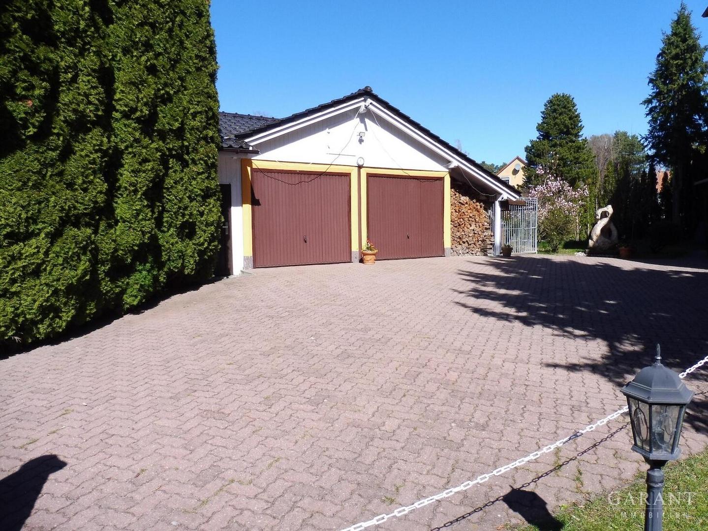 05 Doppelgarage-Innenhof