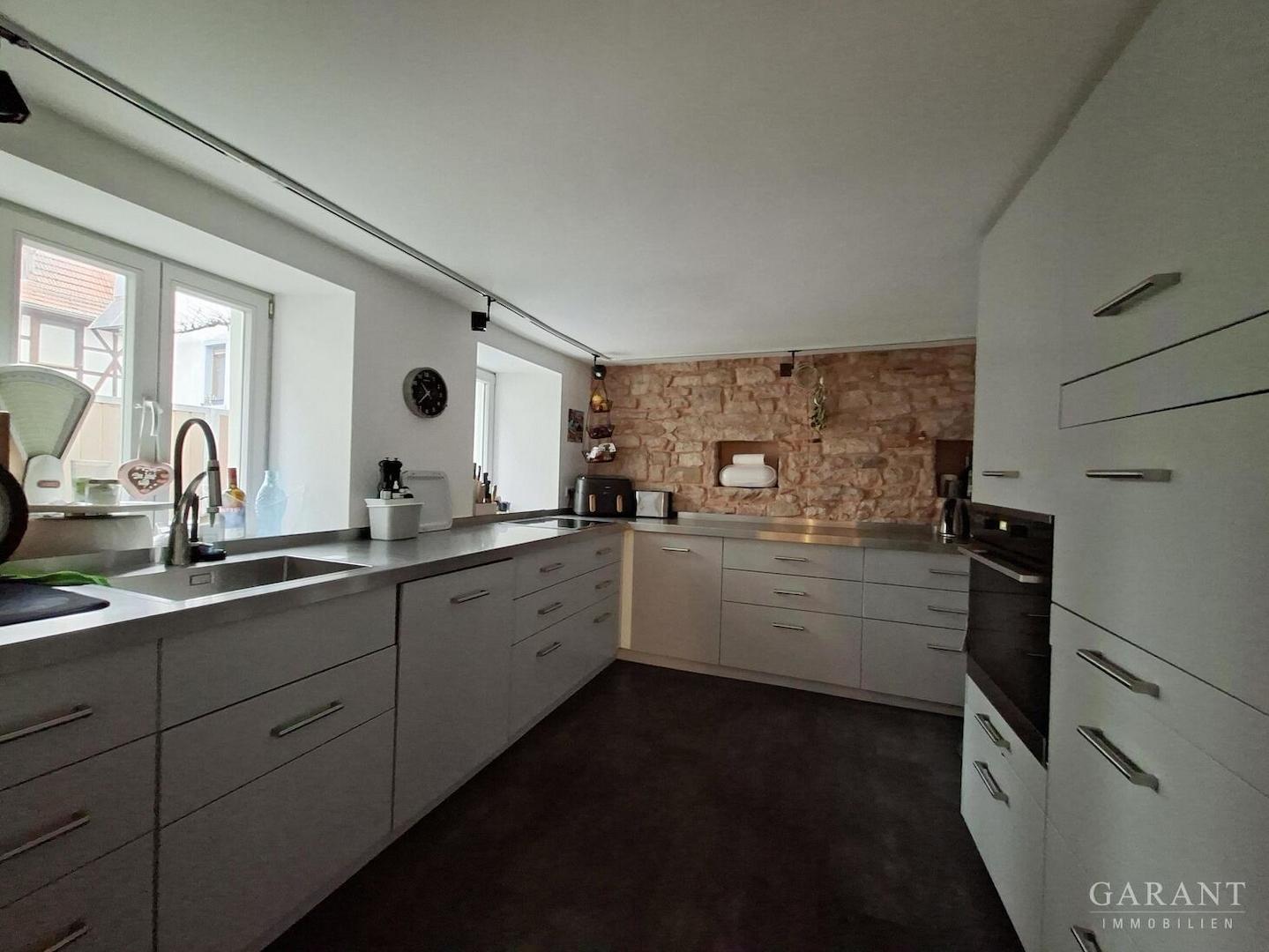 EG moderne Einbauküche