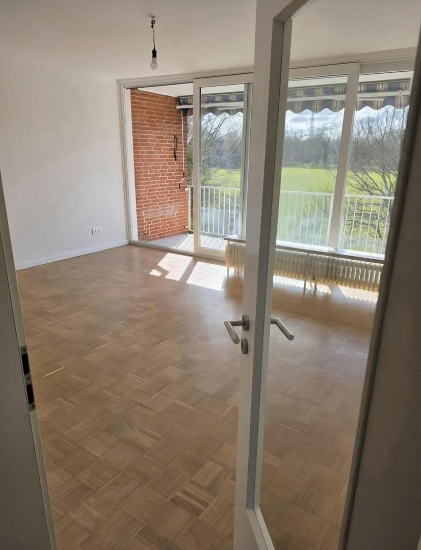 Wohnzimmer mit Glastür