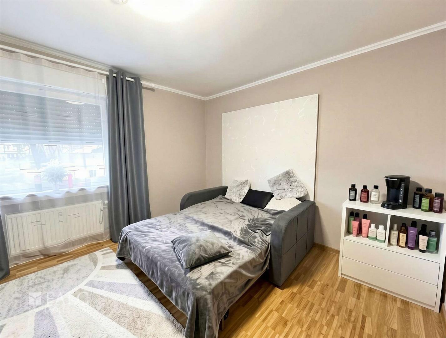 Schlafzimmer I Whg. 1. OG links - (KI generiert)