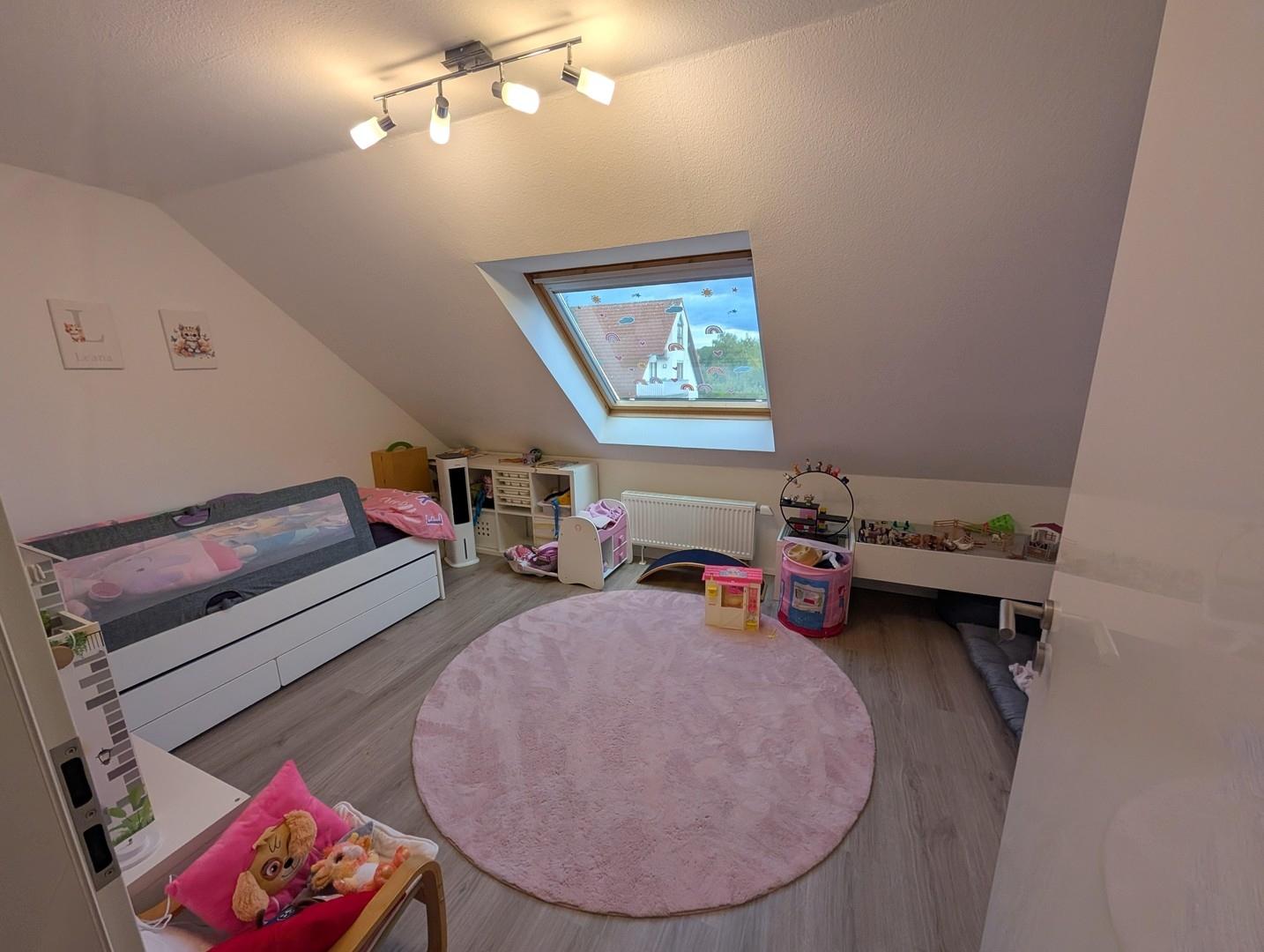 DG - Schlaf-, Kinderzimmer 2