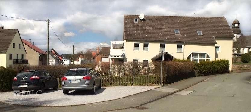 PKW-Stellplätze am Haus