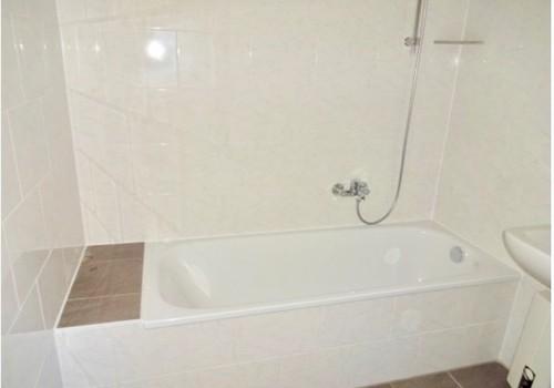 Badezimmer mit Wanne