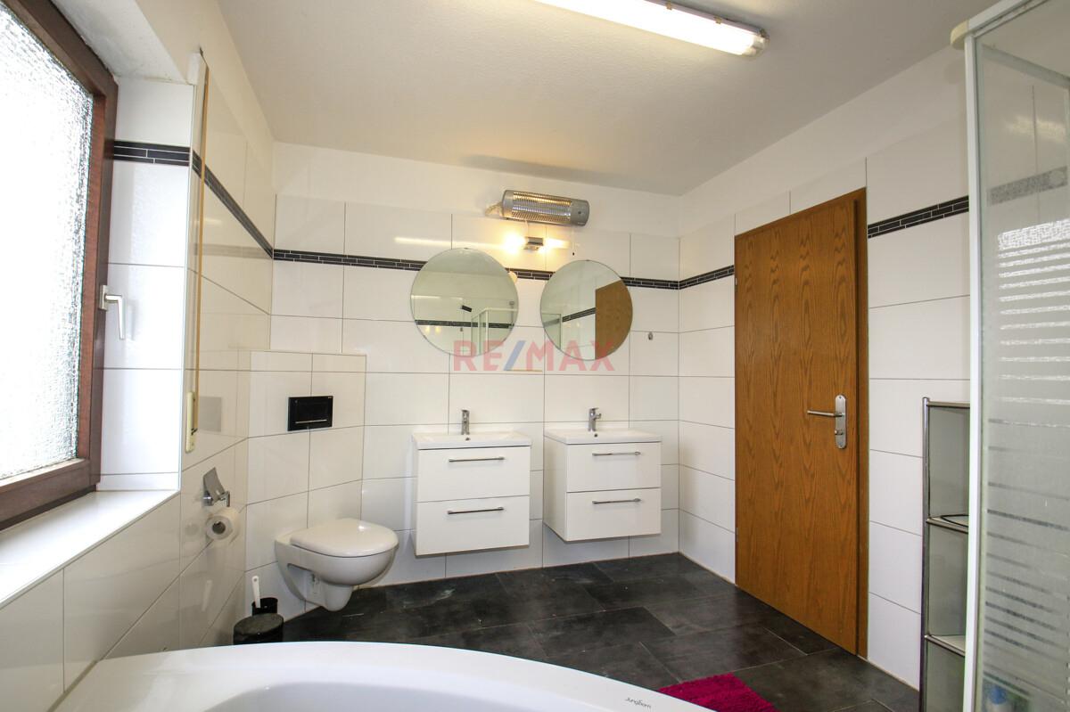 Badezimmer OG zwei Waschbecken