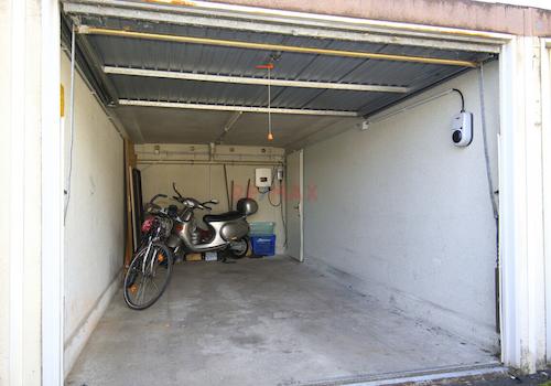Garage mit Stromanschluss