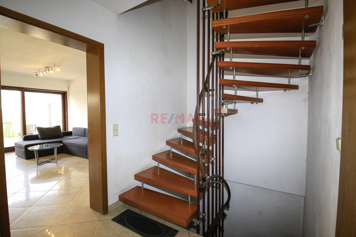 Wohnzimmer und Treppenhaus Eg