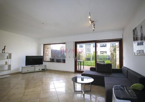 Wohnzimmer, Blick auf Terrasse