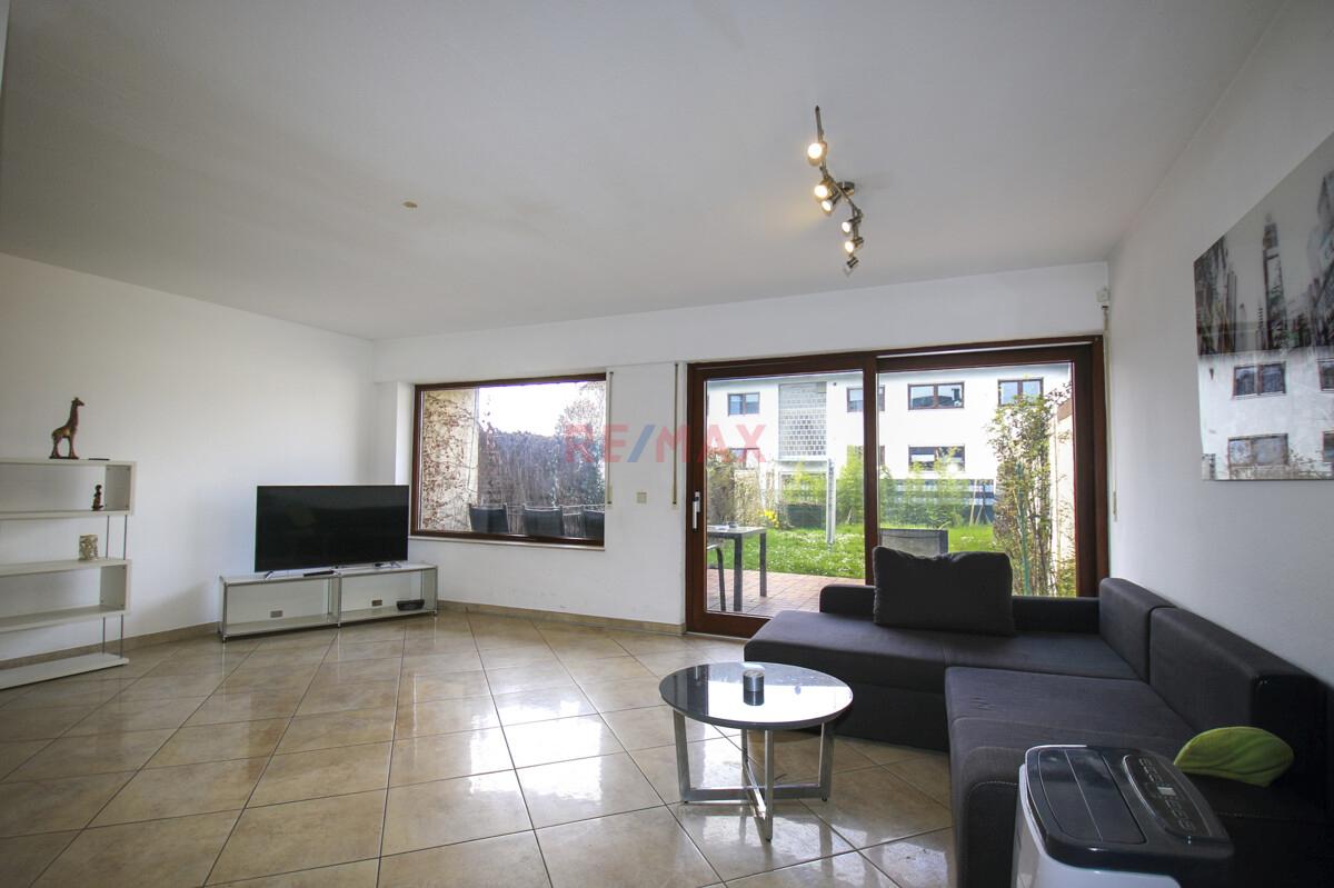 Wohnzimmer, Blick auf Terrasse