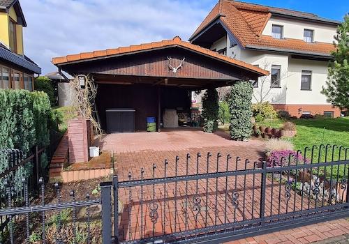 elektr. Tor, Metallzaun