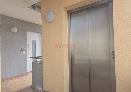 Aufzug an der Wohnungstür