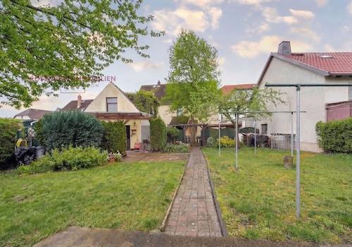 cb824946-aussenansicht-staging-mehrfamilienhaus-in-muegeln-crellenhain