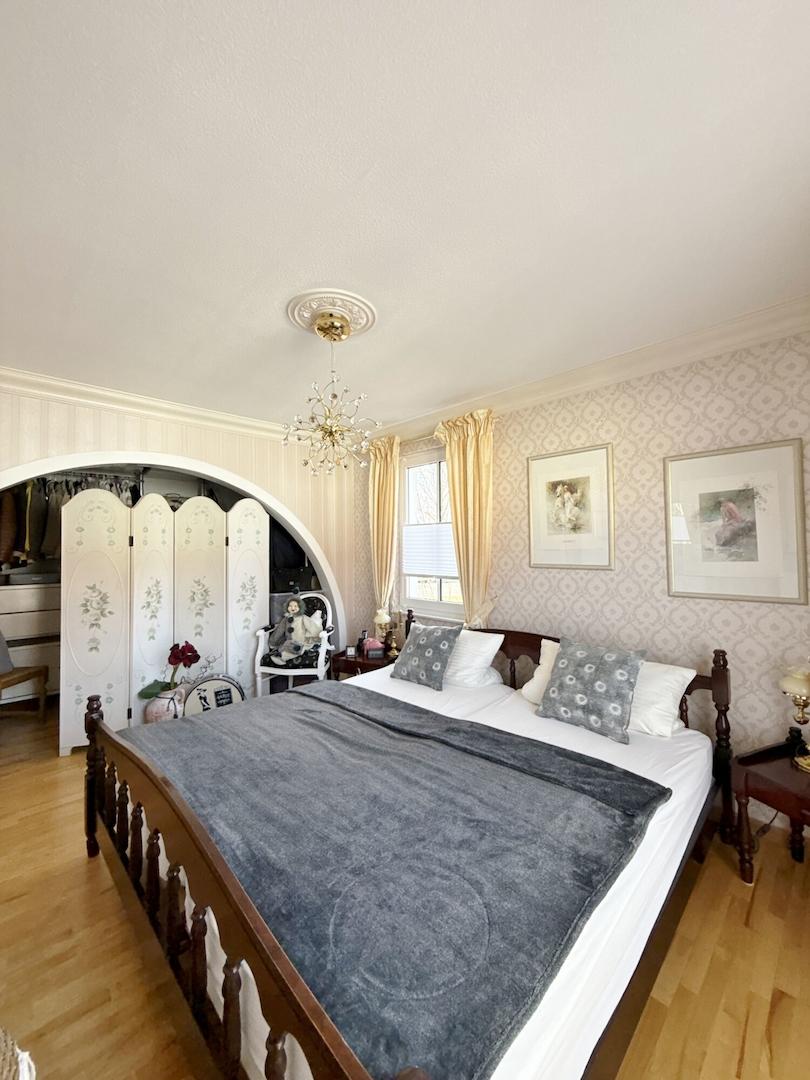 Schlafzimmer mit Ankleidebereich