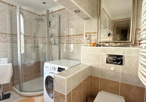 mit separater Dusche